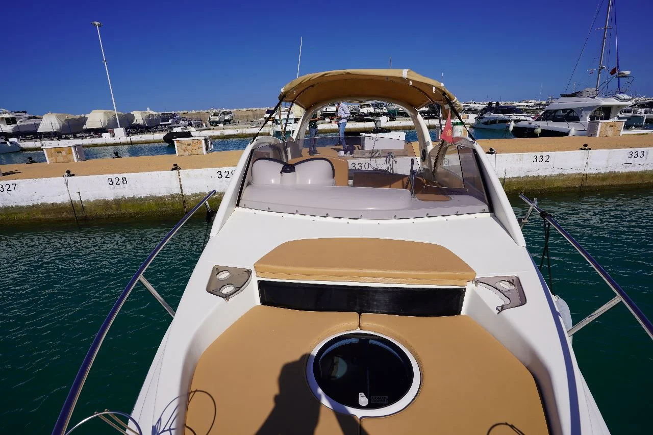 سفينة سياحية للكراء - يخت  للكراء بمرينا سمير بالمضيق Yacht de luxe à louer 